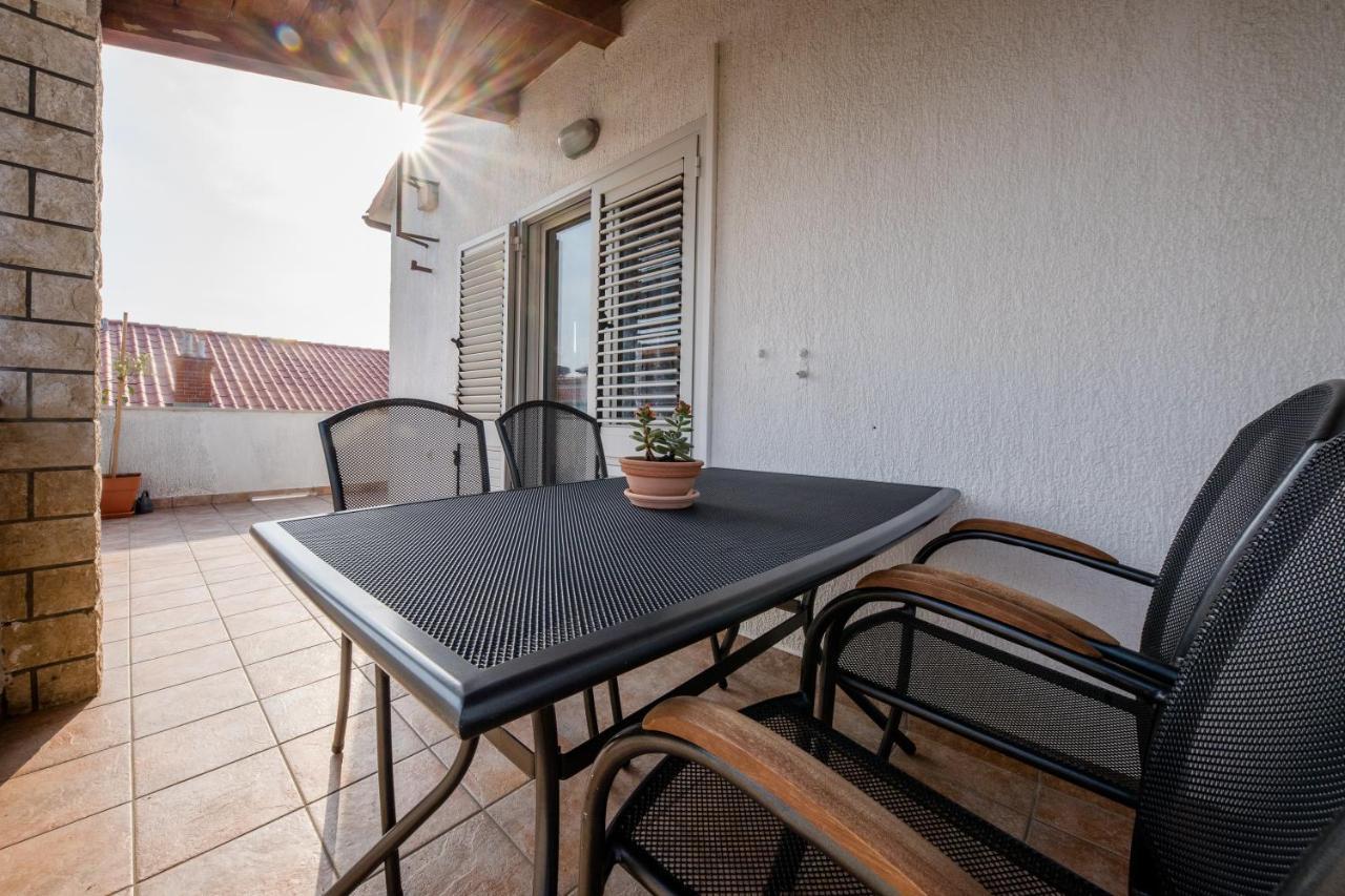 Nikolina Rab Apartments 라브 외부 사진